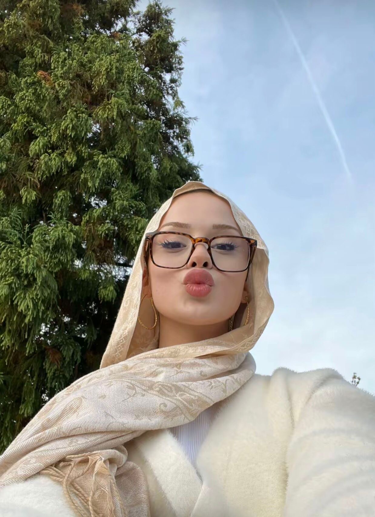 Zeytinalanı Güzel Bir Gelecek Escort Bayan Kadeh